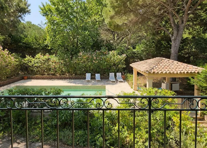 Appartement Vue Piscine A 2 Pas De La Plage